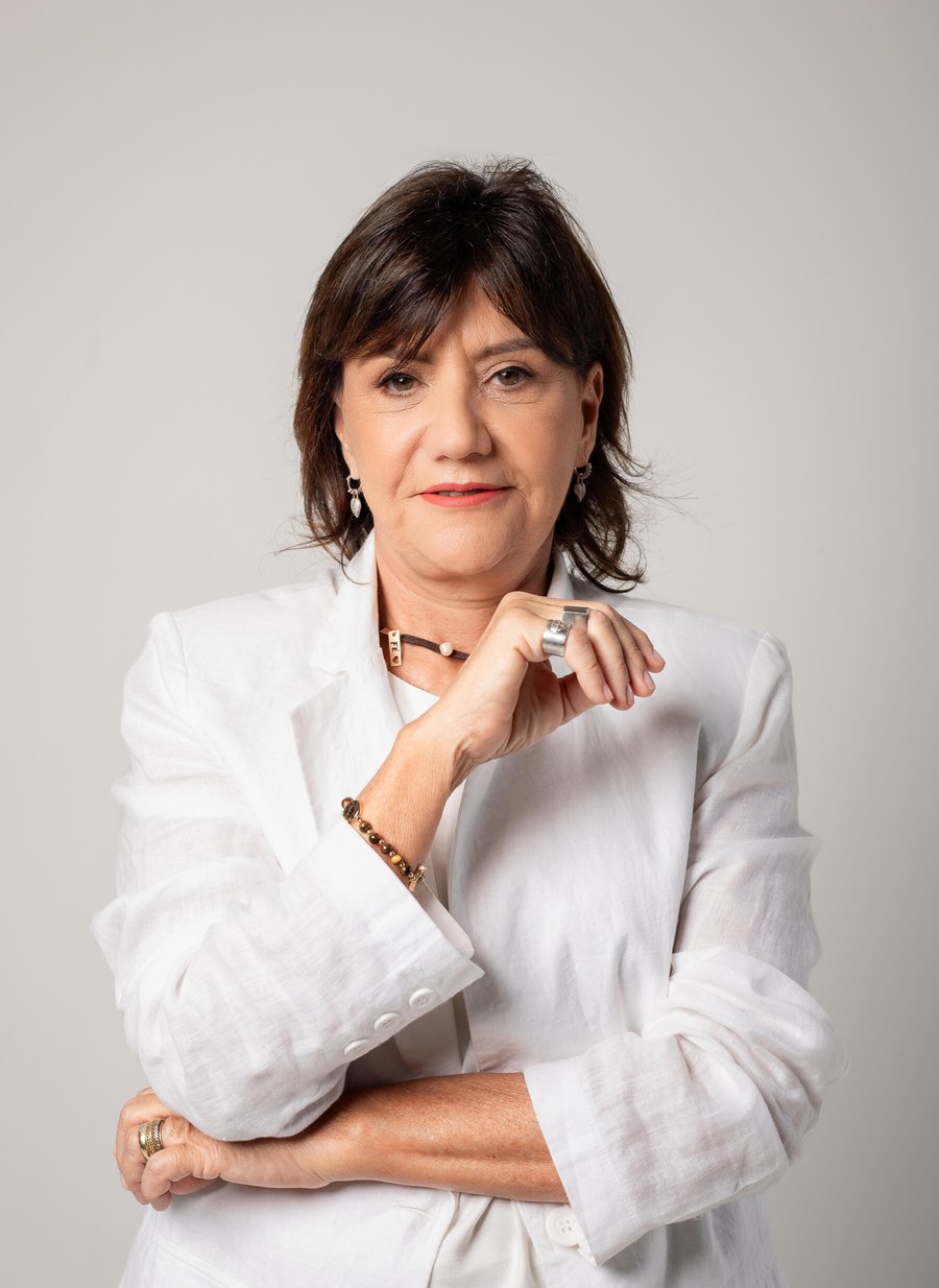 Aurea Depes, corretora de imóveis